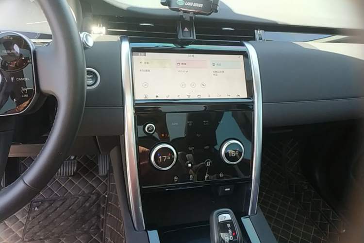 Used Land Rover Discovery Sport 2020 200 PS Family Edition Audio And AC Panel