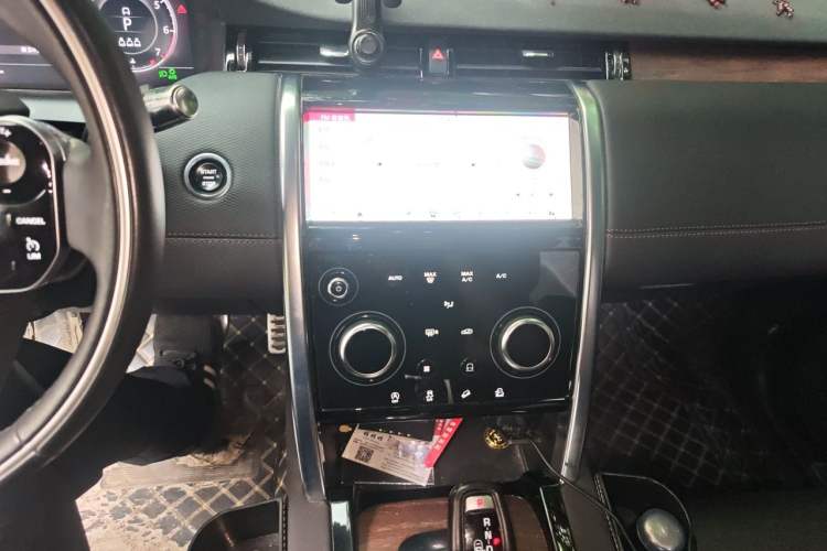 Used Land Rover Discovery Sport 2020 249 PS R-Dynamic Performance Edition Audio And AC Panel