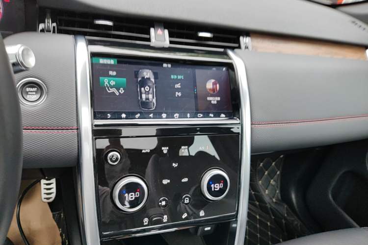 Used Land Rover Discovery Sport 2020 249 PS R-Dynamic Performance Edition Audio And AC Panel