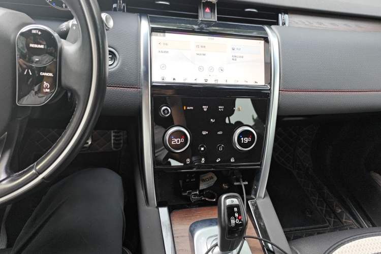 Used Land Rover Discovery Sport 2020 249 PS R-Dynamic Performance Edition Audio And AC Panel