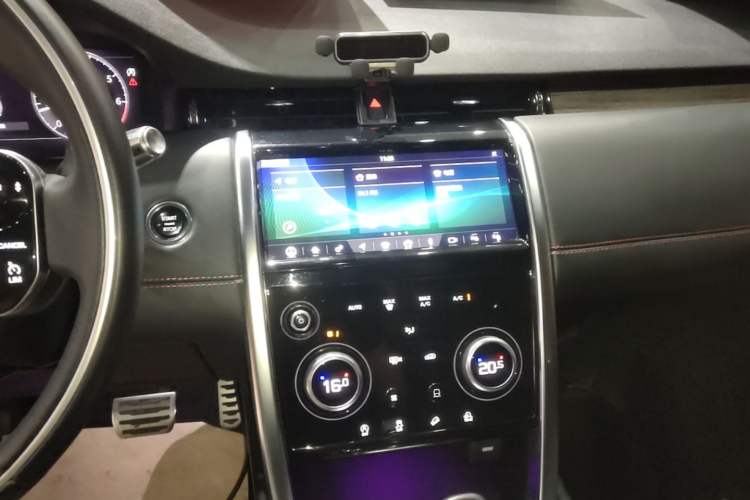 Used Land Rover Discovery Sport 2020 249 PS R-Dynamic Luxury Custom Edition Audio And AC Panel