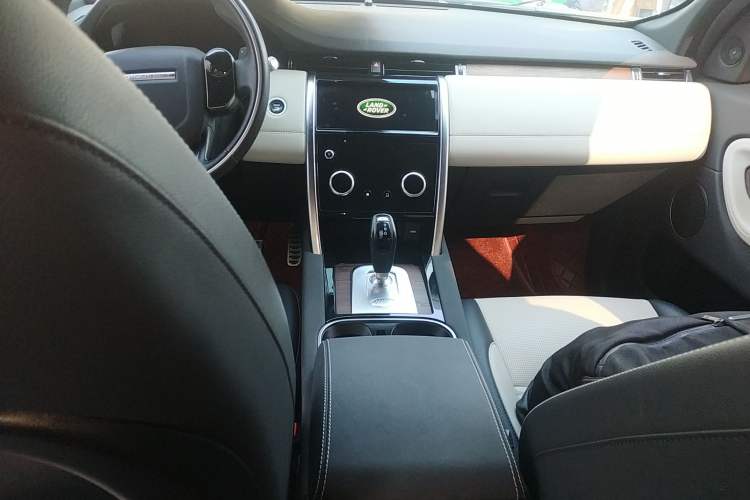 Used Land Rover Discovery Sport 2020 249 PS R-Dynamic Performance Edition Audio And AC Panel