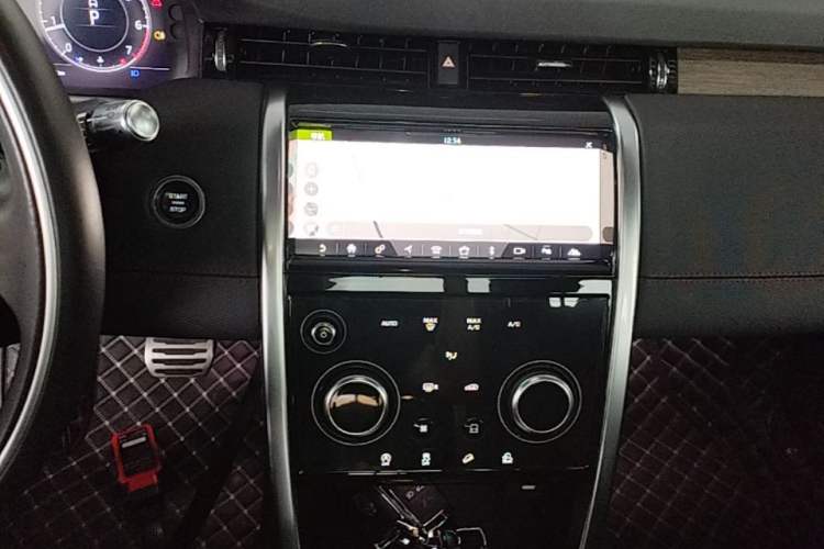 Used Land Rover Discovery Sport 2020 249 PS R-Dynamic Performance Edition Audio And AC Panel