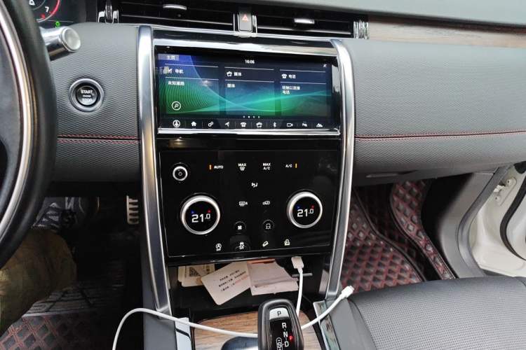 Used Land Rover Discovery Sport 2020 249 PS R-Dynamic Performance Edition Audio And AC Panel