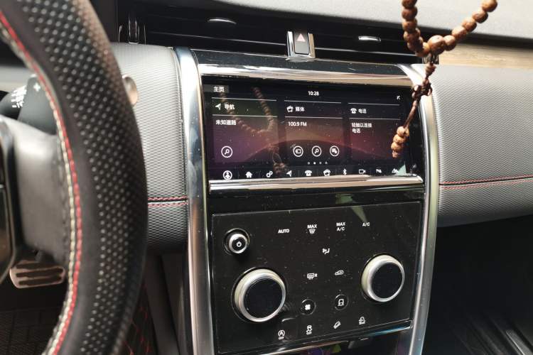 Used Land Rover Discovery Sport 2020 249 PS R-Dynamic Performance Edition Audio And AC Panel