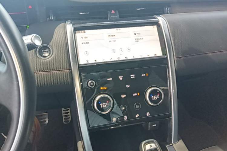 Used Land Rover Discovery Sport 2020 249 PS R-Dynamic Performance Edition Audio And AC Panel