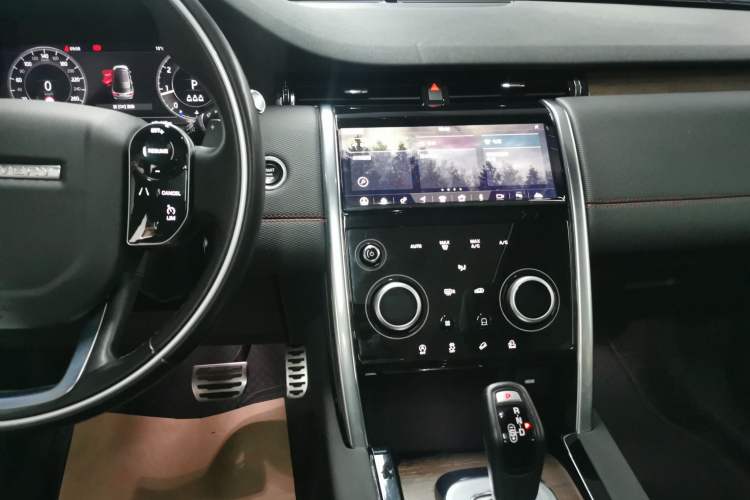 Used Land Rover Discovery Sport 2020 249 PS R-Dynamic Performance Edition Audio And AC Panel