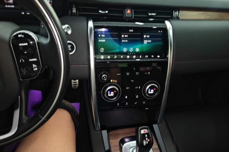 Used Land Rover Discovery Sport 2020 249 PS R-Dynamic Performance Edition Audio And AC Panel