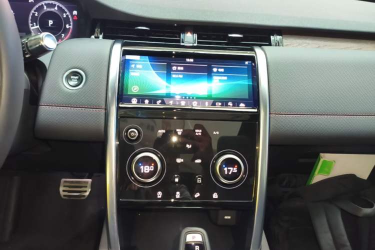Used Land Rover Discovery Sport 2020 249 PS R-Dynamic Performance Edition Audio And AC Panel