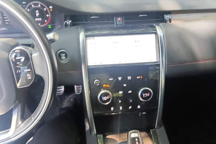 Used Land Rover Discovery Sport 2020 249 PS R-Dynamic Performance Edition Audio And AC Panel
