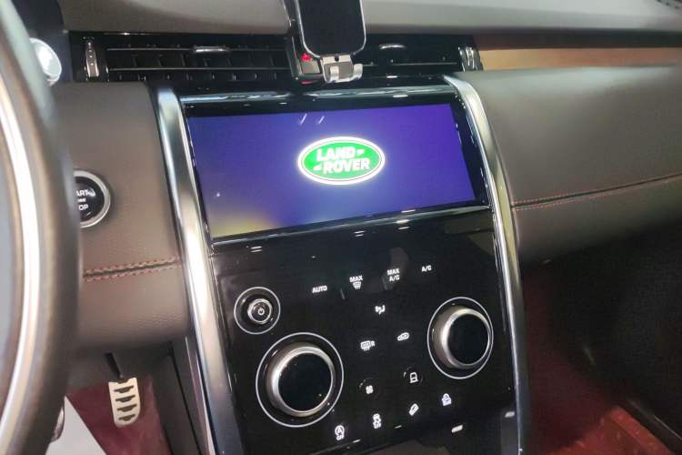 Used Land Rover Discovery Sport 2020 249 PS R-Dynamic Performance Edition Audio And AC Panel