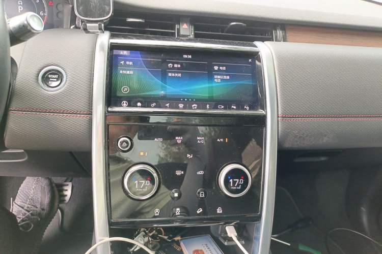 Used Land Rover Discovery Sport 2020 249 PS R-Dynamic Performance Tech Edition 5 Seats Audio And AC Panel