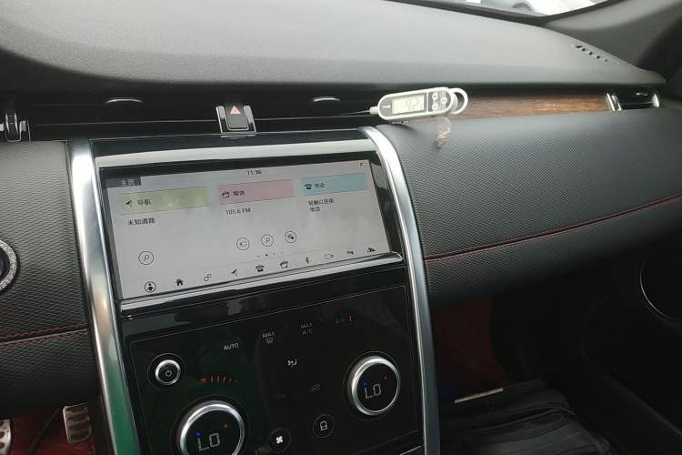 Used Land Rover Discovery Sport 2020 249 PS R-Dynamic Performance Edition Audio And AC Panel