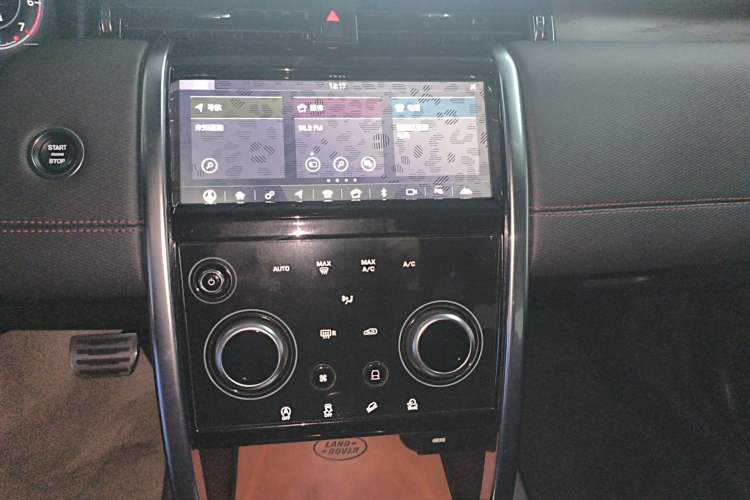 Used Land Rover Discovery Sport 2020 249 PS R-Dynamic Performance Edition Audio And AC Panel