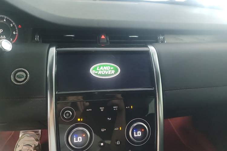 Used Land Rover Discovery Sport 2020 249 PS R-Dynamic Performance Edition Audio And AC Panel