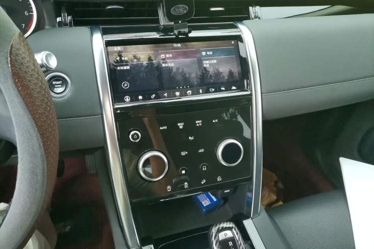Used Land Rover Discovery Sport 2020 200 PS Family Edition Audio And AC Panel