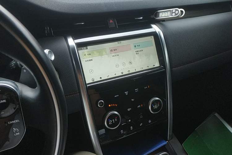 Used Land Rover Discovery Sport 2020 249 PS R-Dynamic Performance Edition Audio And AC Panel