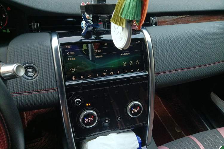 Used Land Rover Discovery Sport 2020 249 PS R-Dynamic Performance Edition Audio And AC Panel