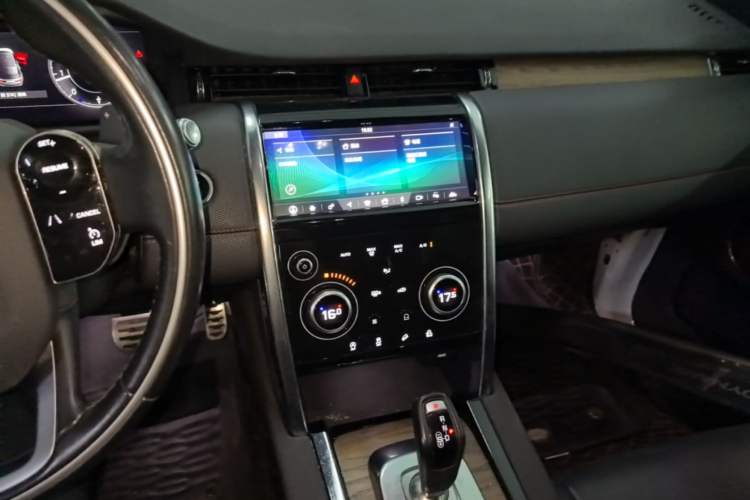 Used Land Rover Discovery Sport 2020 249 PS R-Dynamic Performance Edition Audio And AC Panel