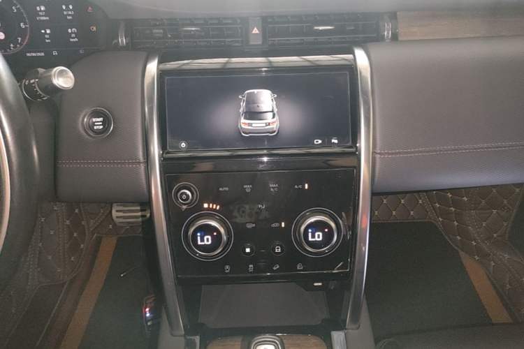Used Land Rover Discovery Sport 2020 249 PS R-Dynamic Performance Edition Audio And AC Panel