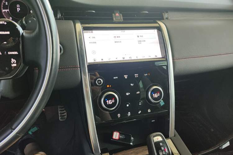 Used Land Rover Discovery Sport 2020 249 PS R-Dynamic Performance Edition Audio And AC Panel