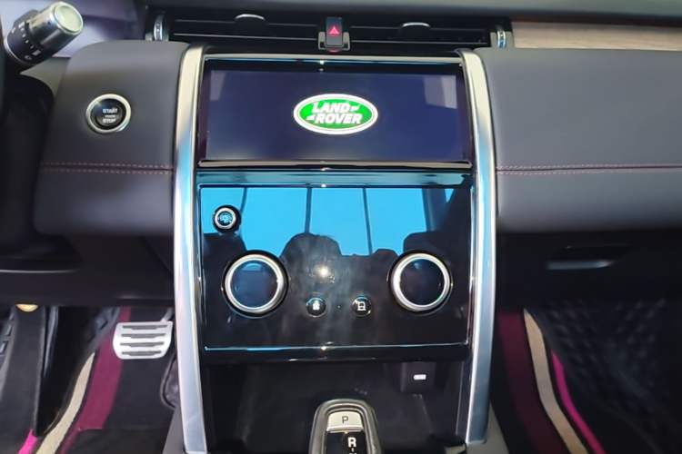 Used Land Rover Discovery Sport 2020 249 PS R-Dynamic Performance Edition Audio And AC Panel
