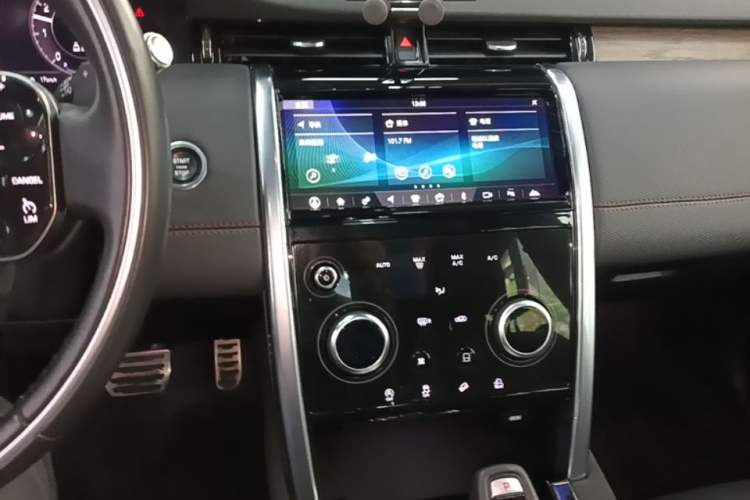 Used Land Rover Discovery Sport 2020 249 PS R-Dynamic Performance Edition Audio And AC Panel