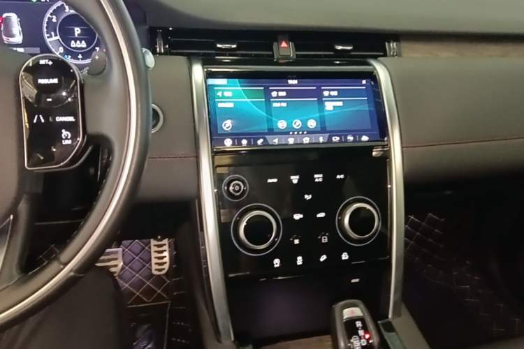 Used Land Rover Discovery Sport 2020 249 PS R-Dynamic Performance Edition Audio And AC Panel