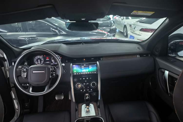 Used Land Rover Discovery Sport 2020 249 PS R-Dynamic Performance Edition Center Console