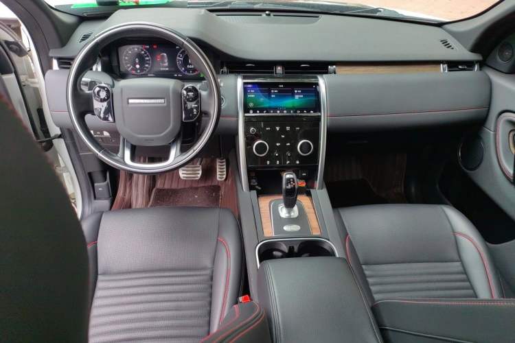 Used Land Rover Discovery Sport 2020 249 PS R-Dynamic Performance Edition Center Console