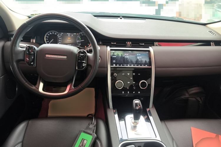Used Land Rover Discovery Sport 2020 200 PS Family Edition Center Console