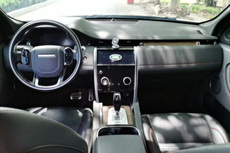 Used Land Rover Discovery Sport 2020 249 PS R-Dynamic Performance Edition Center Console