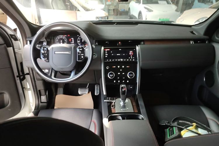 Used Land Rover Discovery Sport 2020 249 PS R-Dynamic Performance Edition Center Console