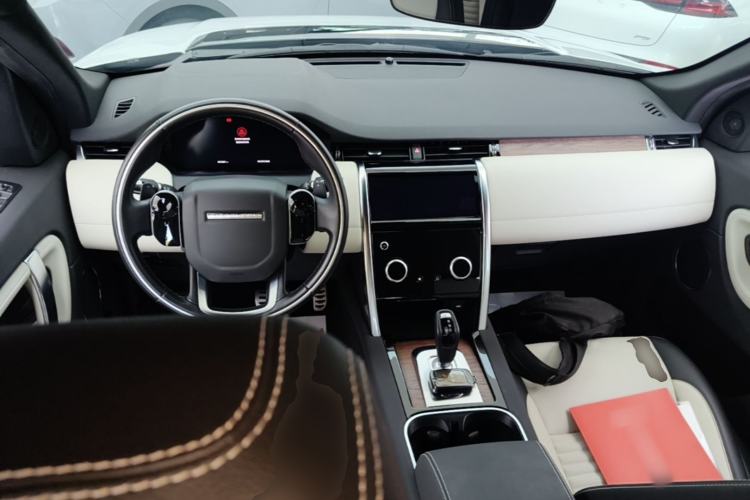Used Land Rover Discovery Sport 2020 249 PS R-Dynamic Performance Edition Center Console