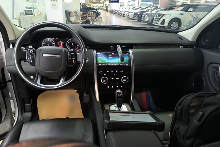 Used Land Rover Discovery Sport 2020 249 PS R-Dynamic Performance Edition Center Console