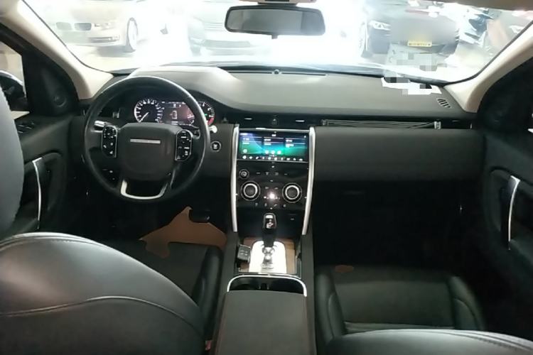 Used Land Rover Discovery Sport 2020 200 PS Family Edition Center Console