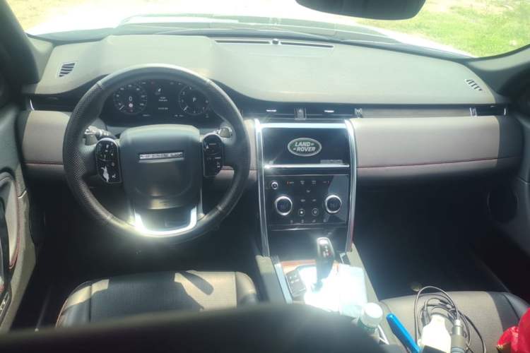 Used Land Rover Discovery Sport 2020 249 PS R-Dynamic Performance Tech Edition 5 Seats Center Console