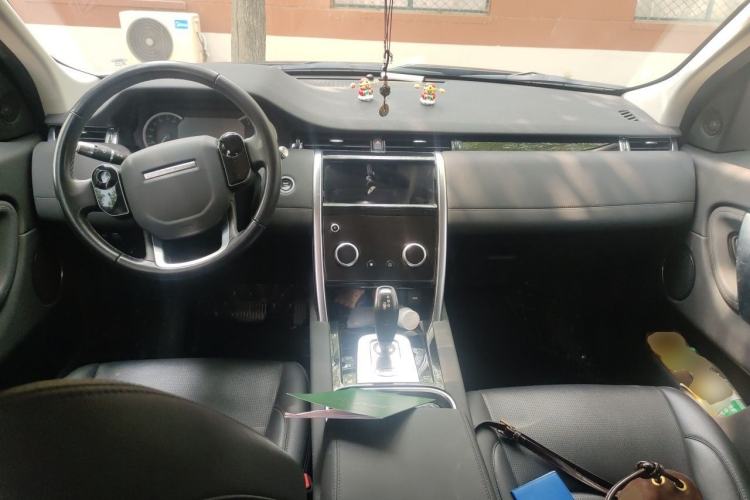 Used Land Rover Discovery Sport 2020 200 PS Family Edition Center Console