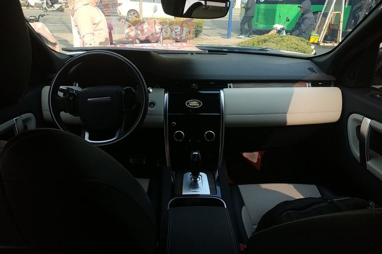 Used Land Rover Discovery Sport 2020 249 PS R-Dynamic Performance Edition Center Console