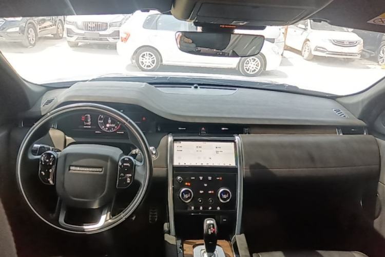 Used Land Rover Discovery Sport 2020 249 PS R-Dynamic Performance Edition Center Console