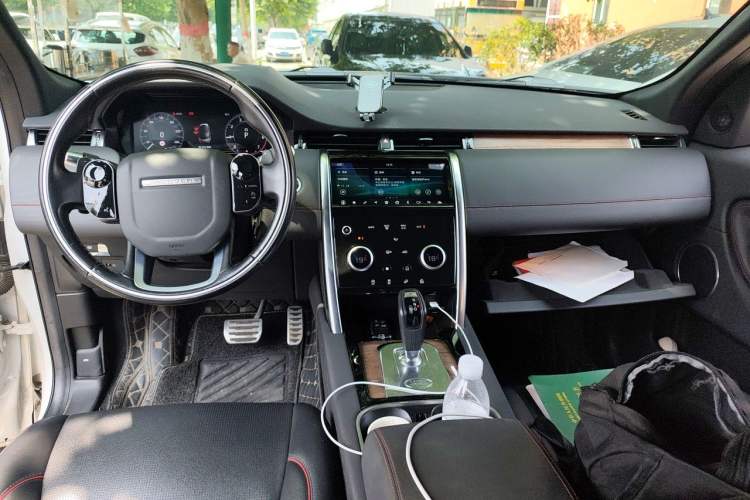 Used Land Rover Discovery Sport 2020 249 PS R-Dynamic Performance Edition Center Console