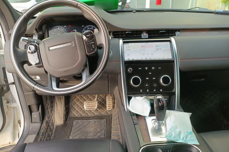 Used Land Rover Discovery Sport 2020 249 PS R-Dynamic Performance Tech Edition 7 Seats Center Console