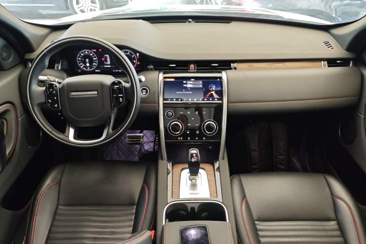 Used Land Rover Discovery Sport 2020 249 PS R-Dynamic Performance Edition Center Console