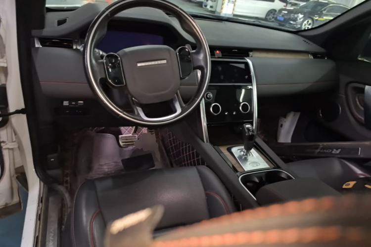 Used Land Rover Discovery Sport 2020 249 PS R-Dynamic Performance Edition Center Console