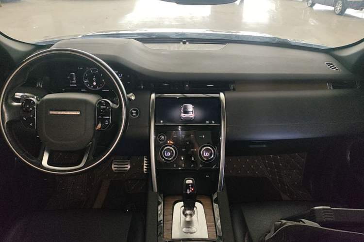 Used Land Rover Discovery Sport 2020 249 PS R-Dynamic Performance Edition Center Console