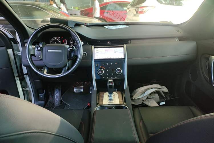 Used Land Rover Discovery Sport 2020 249 PS R-Dynamic Performance Edition Center Console