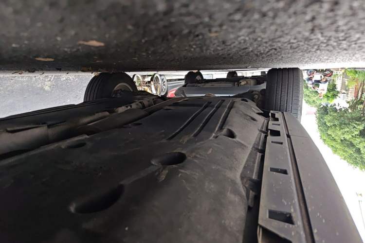 Used Land Rover Discovery Sport 2020 200 PS Family Edition Chassis Front Right
