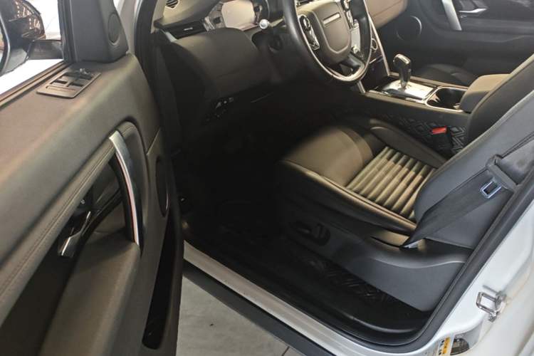 Used Land Rover Discovery Sport 2020 200 PS Family Edition Driver Seat