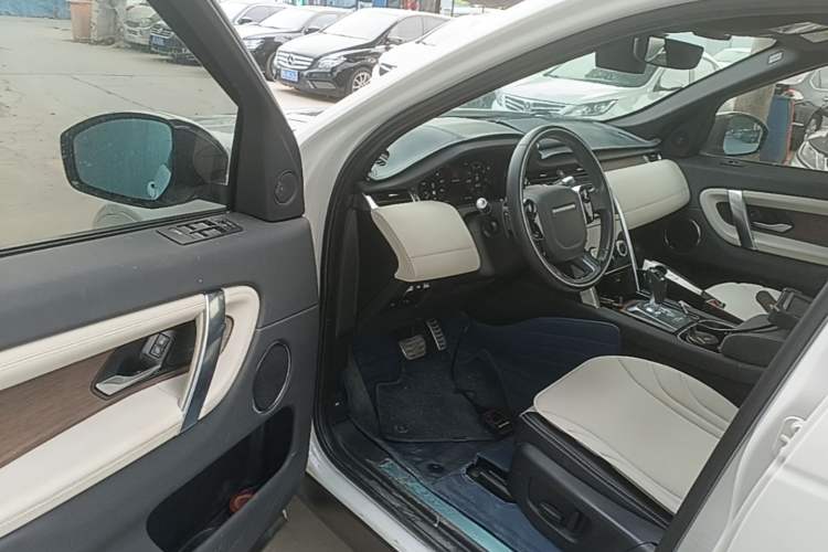 Used Land Rover Discovery Sport 2020 249 PS R-Dynamic Performance Edition Driver Seat