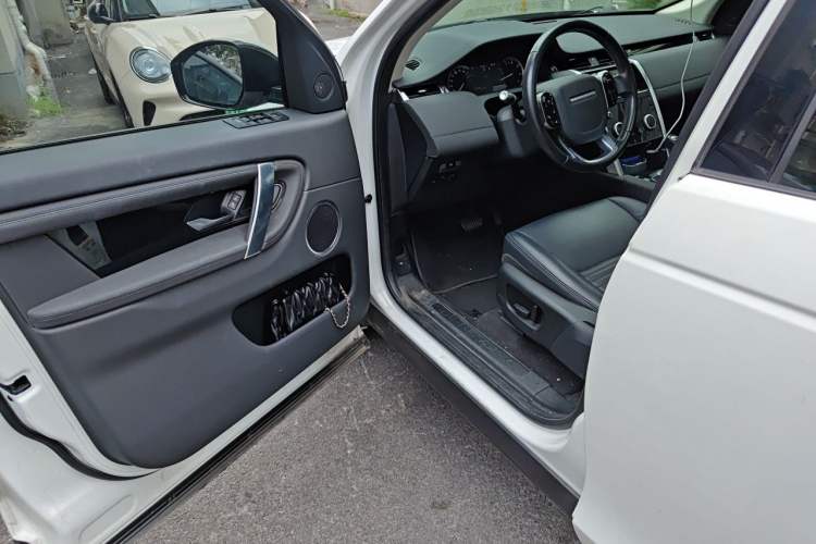 Used Land Rover Discovery Sport 2020 200 PS Family Edition Driver Seat